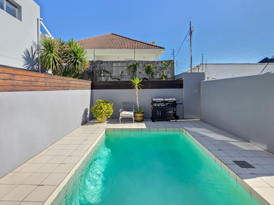 2 Bedroom Property for Sale in Sea Point Western Cape
